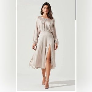 ASTR Marin Dolman Sleeve Midi Dress - NWT